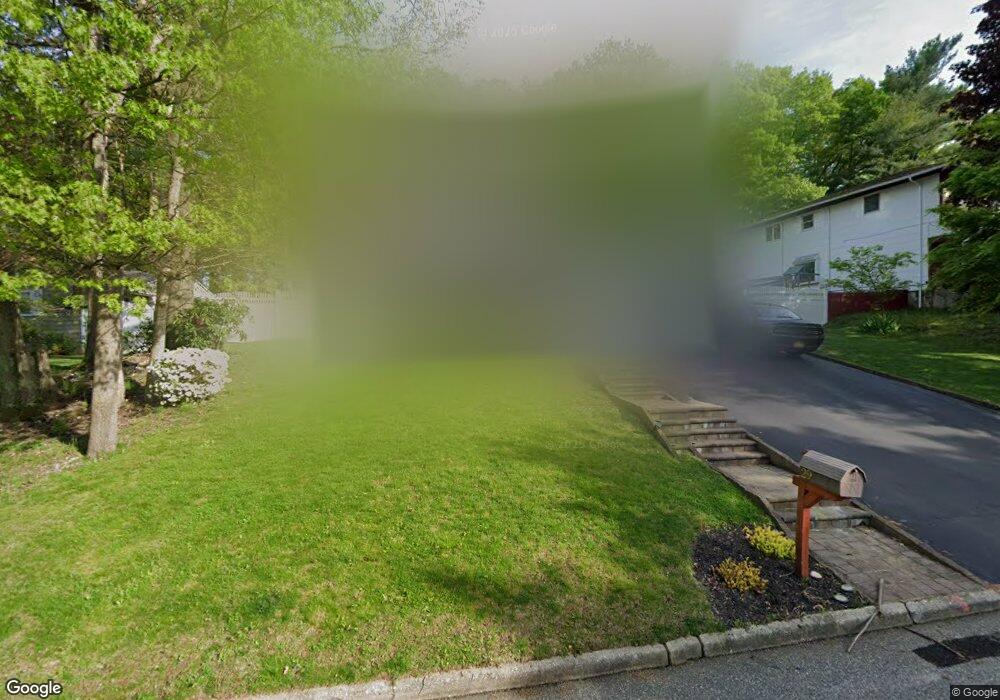 29 Pimlico Dr, ComMacK, NY 11725 - photo 1