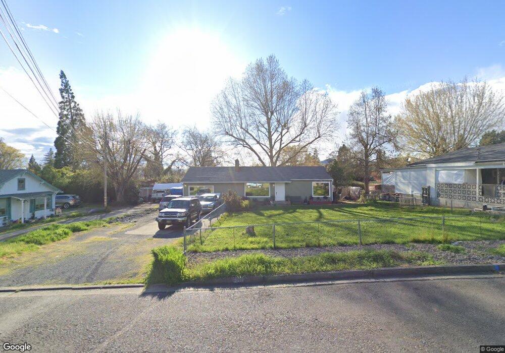 920 NE 11th St, Grants Pass, OR 97526 - photo 1