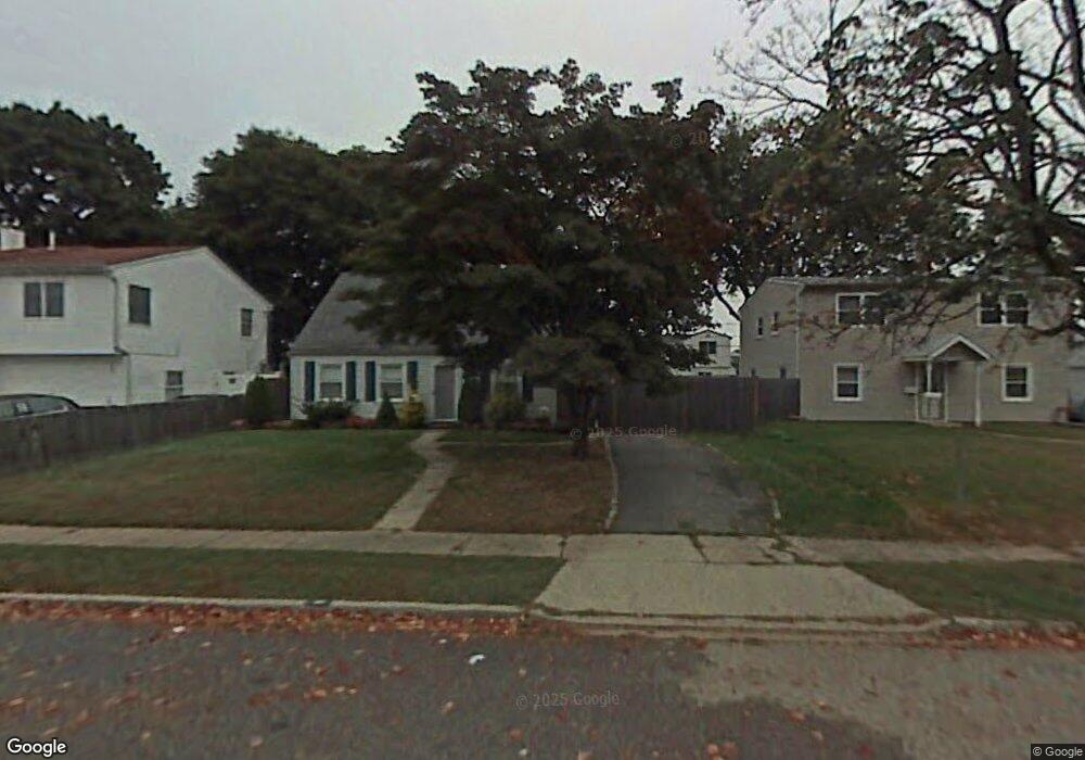 33 Clay Ln, Levittown, NY 11756 - photo 1