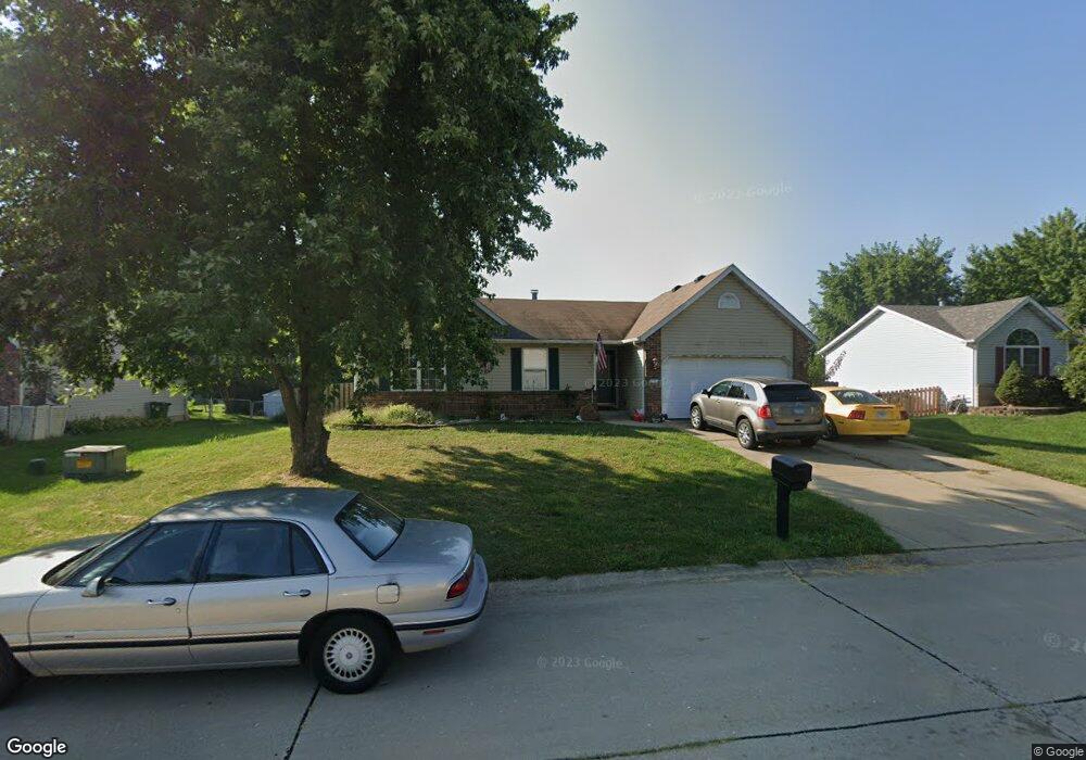 2321 Holiday Ln, Maryville, IL 62062 - photo 1