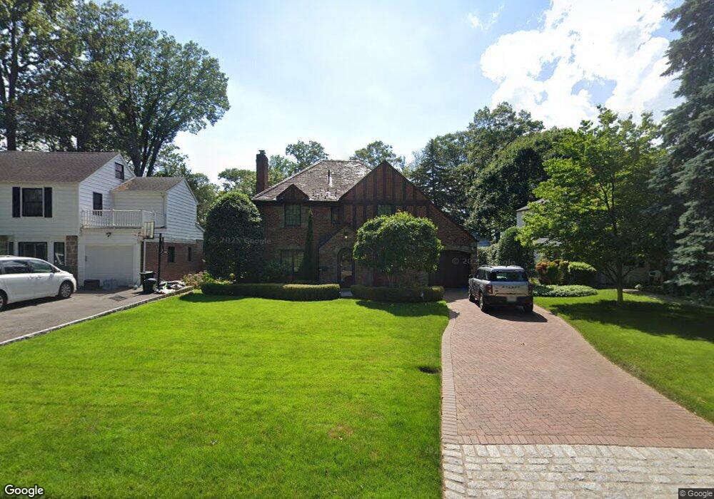 103 Chase Rd, Manhasset, NY 11030 - photo 1