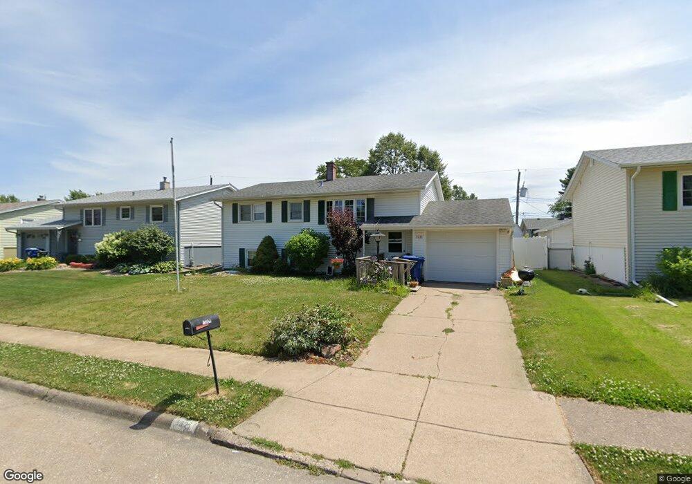 1821 W 70th St, Davenport, IA 52806 - photo 1