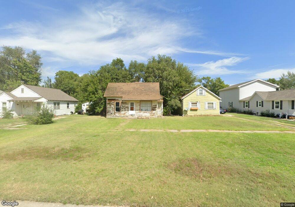 630 W New Hampshire St, Osborne, KS 67473 - photo 1