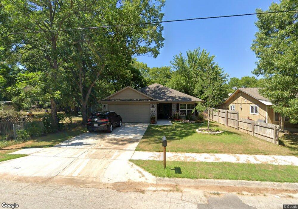 1433 Gribble St, Gainesville, TX 76240 - photo 1