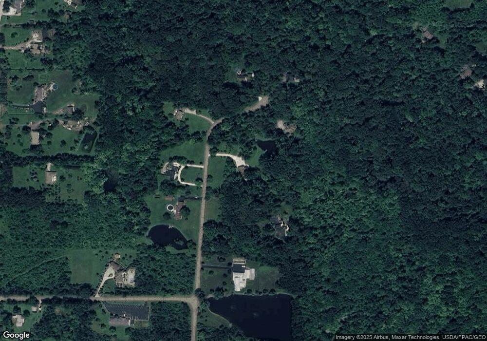 11253 Lake Forest Dr, Chesterland, OH 44026 - photo 1