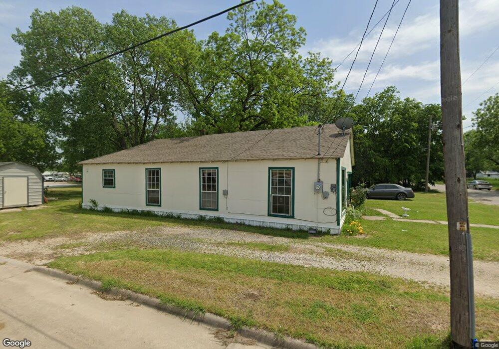 1528 N Commerce St, Gainesville, TX 76240 - photo 1