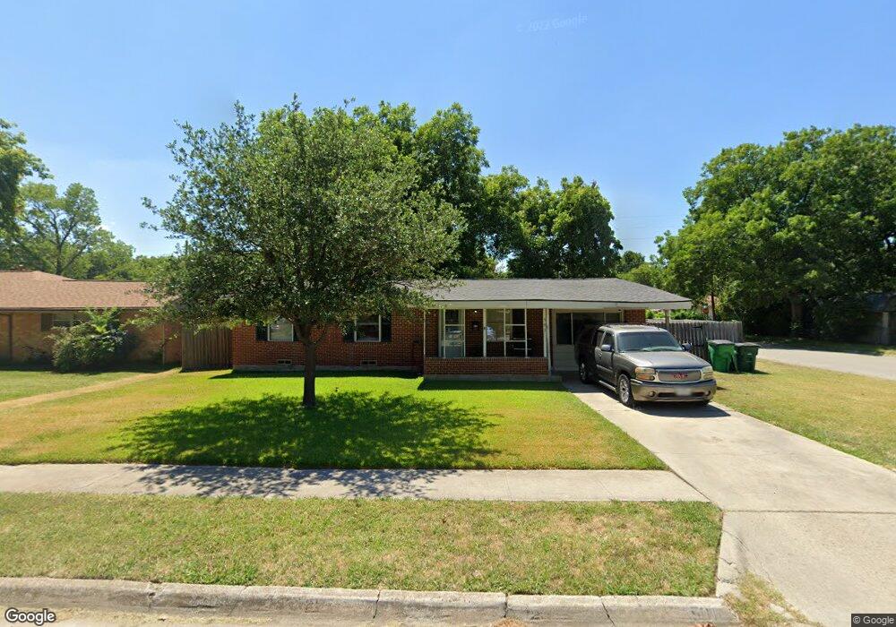 501 Meadow Dr, Gainesville, TX 76240 - photo 1