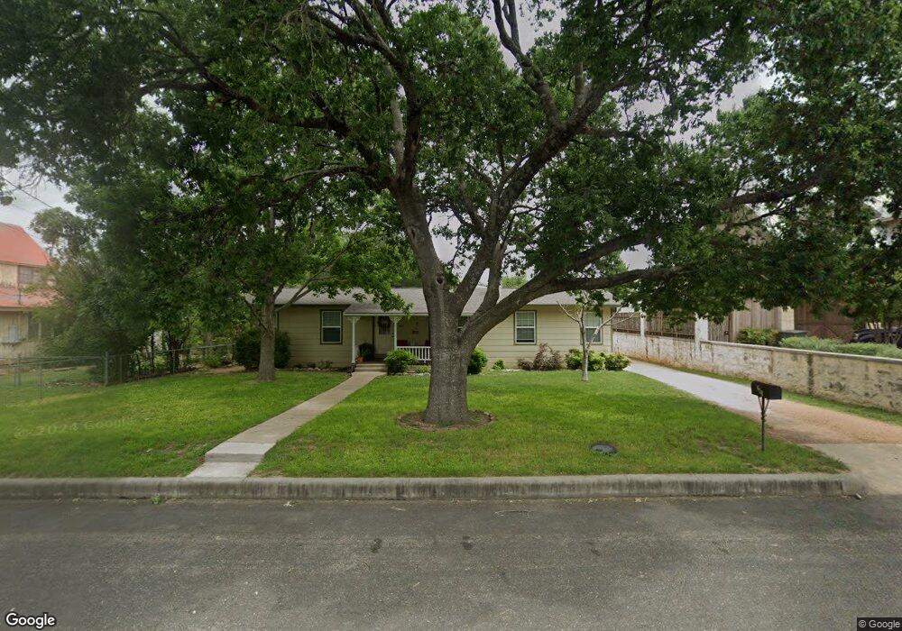 203 N Acorn St, Fredericksburg, TX 78624 - photo 1