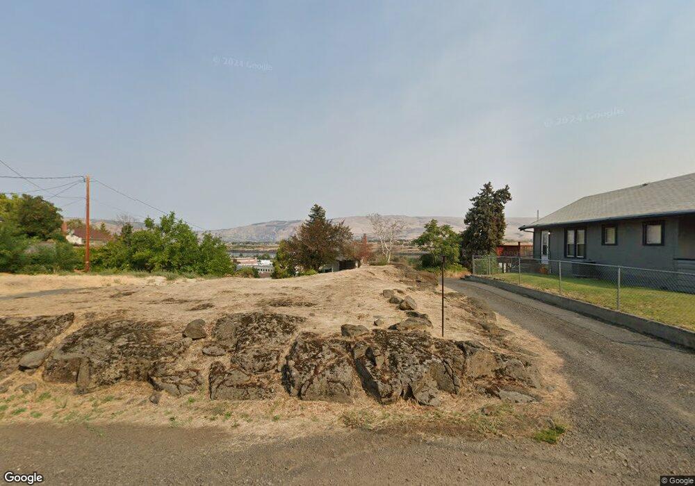 823 E 7th St, the Dalles, OR 97058 - photo 1