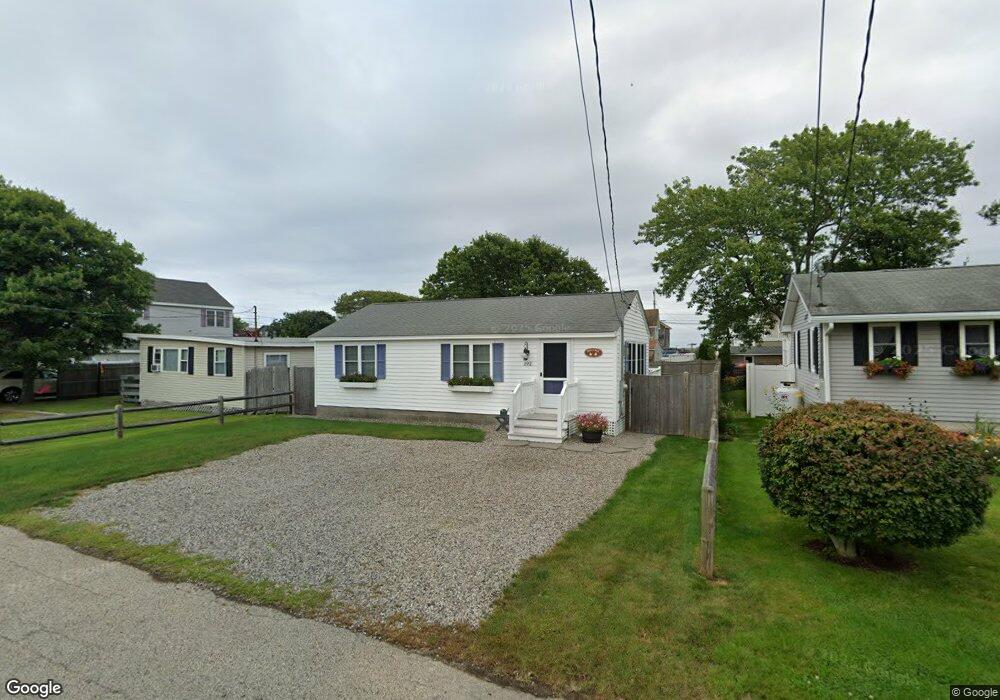 192 S Tibbetts Ave, Wells, ME 04090 - photo 1