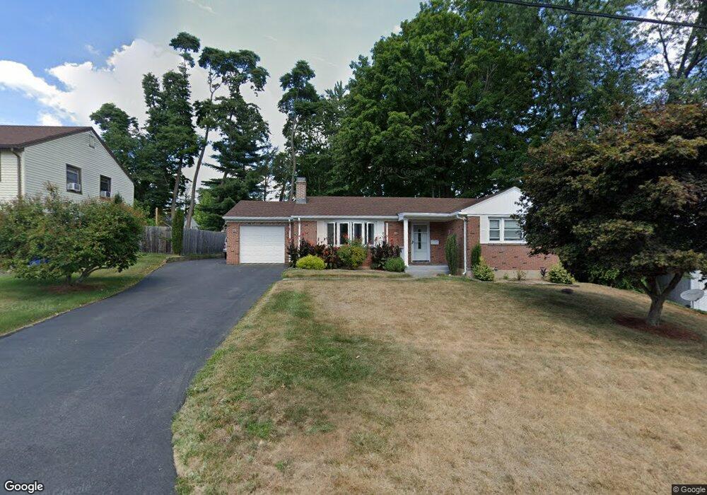 8 Greenhouse Blvd, West Hartford, CT 06110 - photo 1