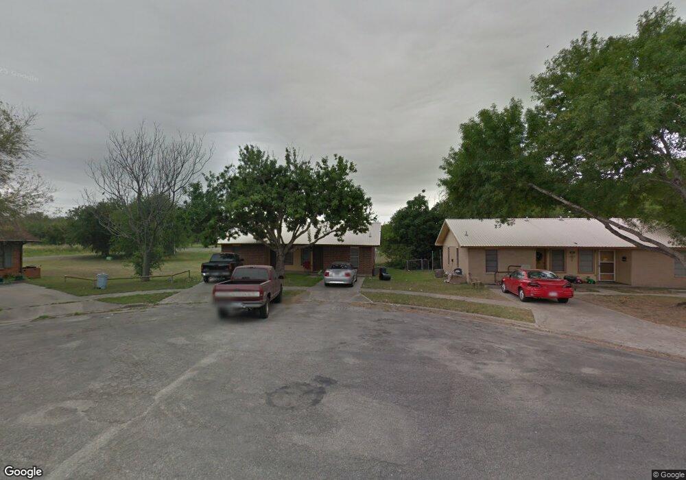 601 Lilac, Beeville, TX 78102 - photo 1