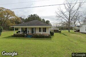 92 Moore St, Dozier, AL 36028