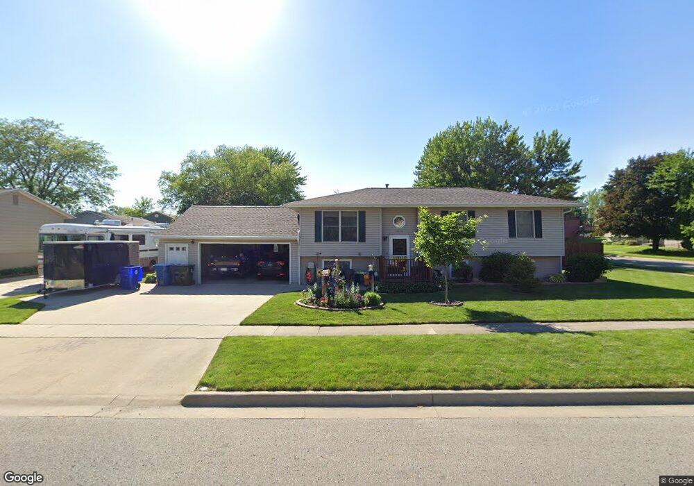 1314 Edgewood Dr, Waterloo, IA 50701 - photo 1