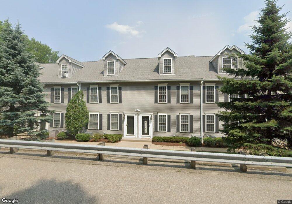 747 Mammoth Rd unit 5, Manchester, NH 03104 - photo 1