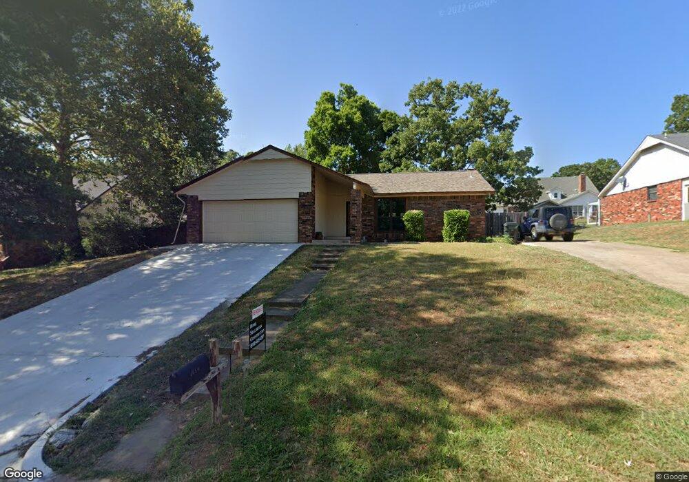 1014 E 13th St, Claremore, OK 74017 - photo 1