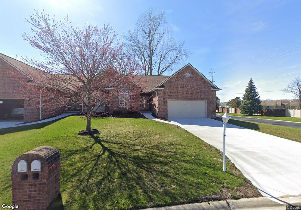 1522 Silverton Ct, Flint, MI 48532 - photo 1