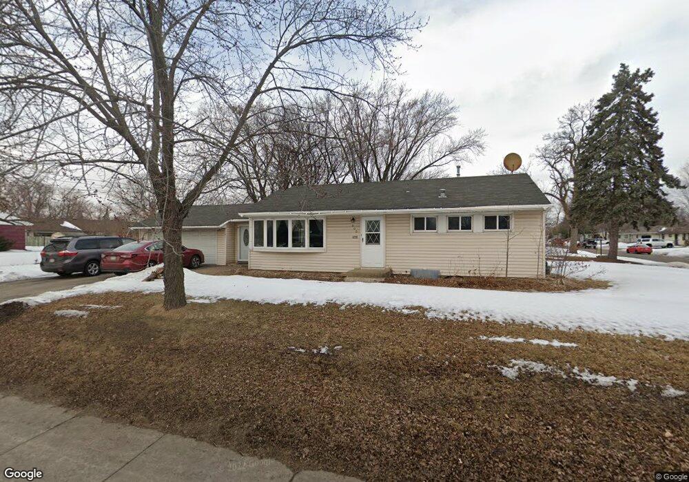 900 W 82nd St, Bloomington, MN 55420 - photo 1