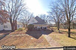 204 E 5th Ave, Caney, KS 67333