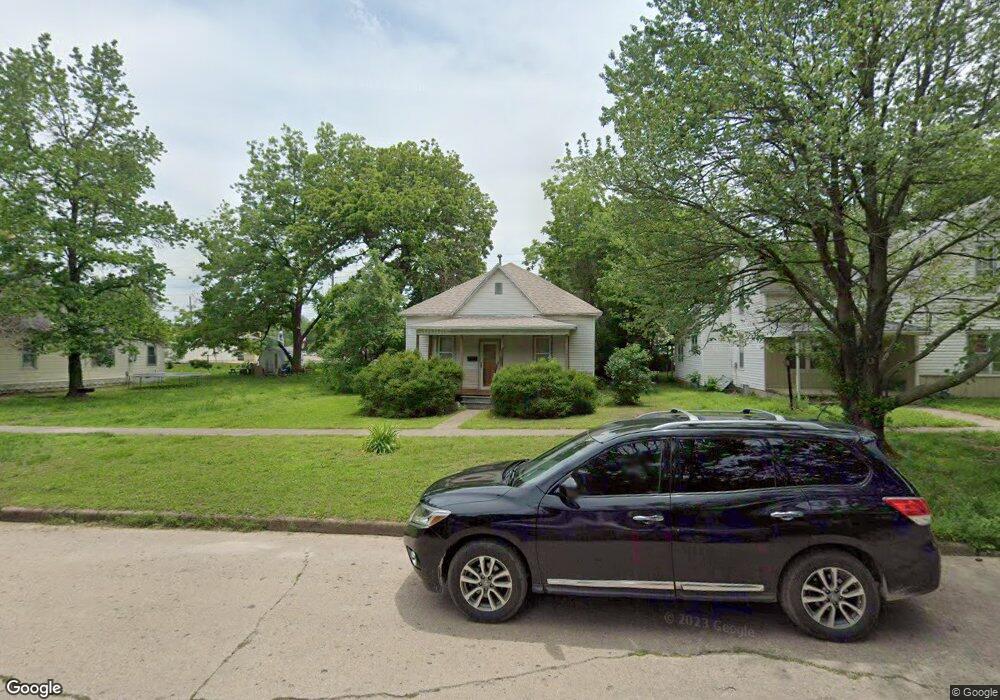 1316 Washington Ave, Parsons, KS 67357 - photo 1