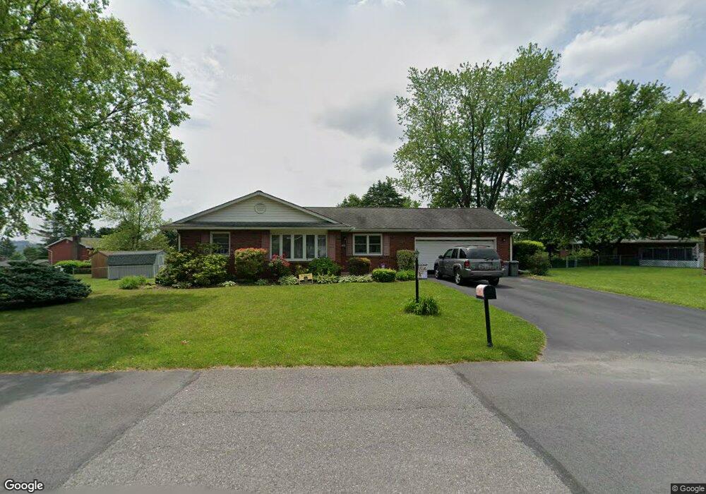 1227 Oakhurst Dr, Slatington, PA 18080 - photo 1