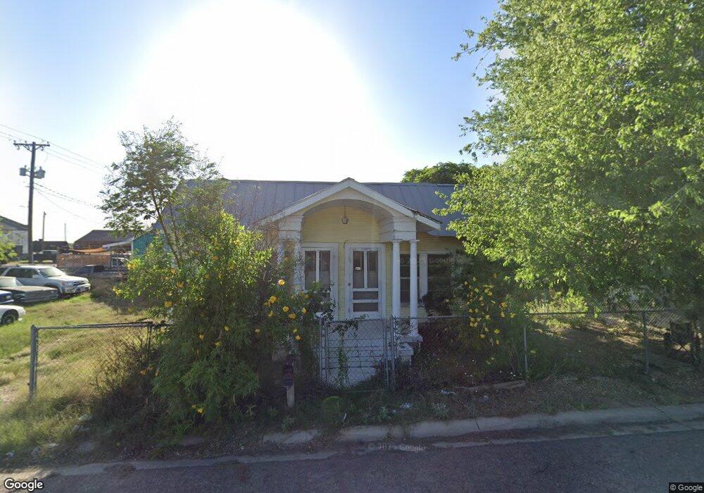 702 Cedar Ave, Laredo, TX 78040 - photo 1