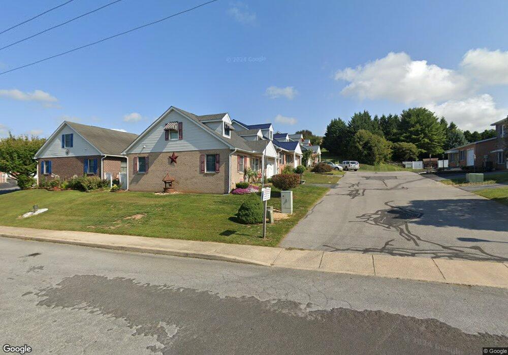 611 W 3rd St, Waynesboro, PA 17268 - photo 1