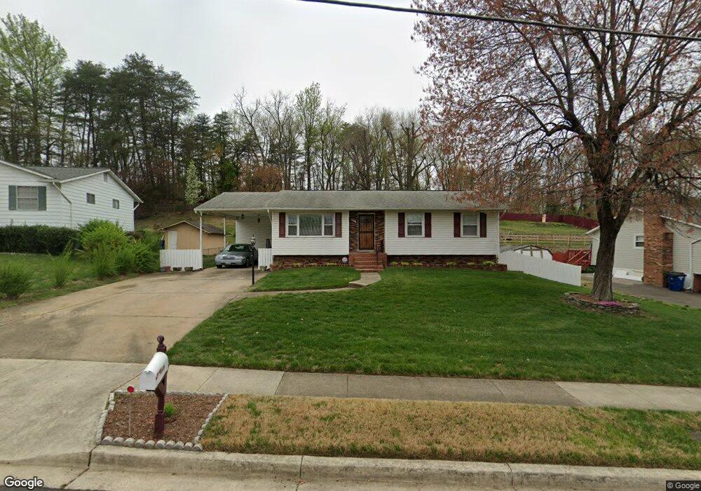 8810 Sylvania St, Lorton, VA 22079 - photo 1