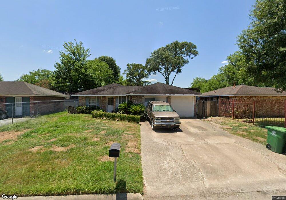 1511 Rainy River Dr, Houston, TX 77088 - photo 1