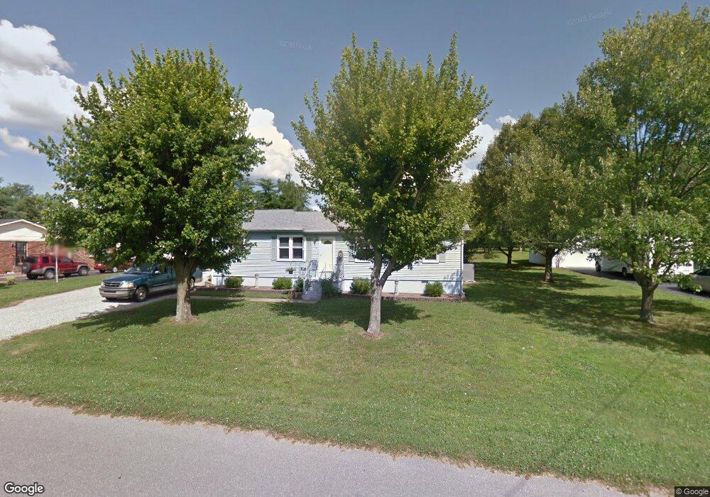 604 Pineridge Dr, Hopkinsville, KY 42240 - photo 1