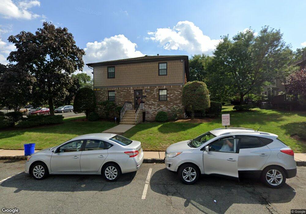 1009 Maple Hill Dr, Woodbridge, NJ 07095 - photo 1