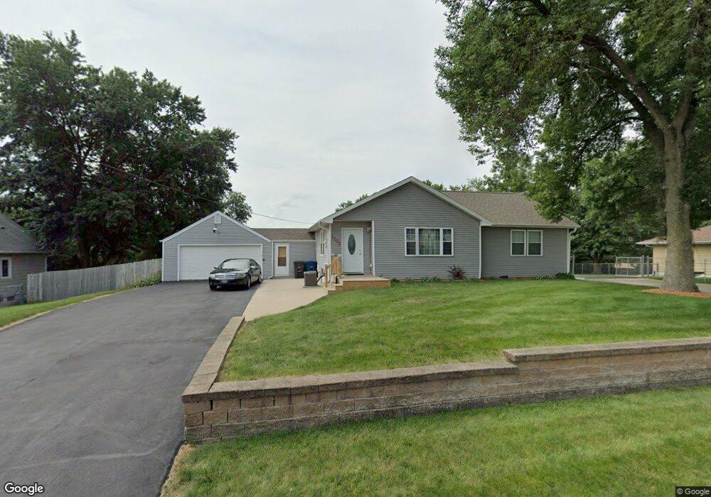 1202 Burnham Ave, Des Moines, IA 50315 - photo 1