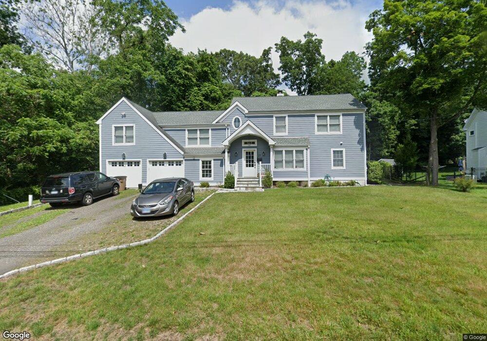 21 Meadowpark Ave W, Stamford, CT 06905 - photo 1