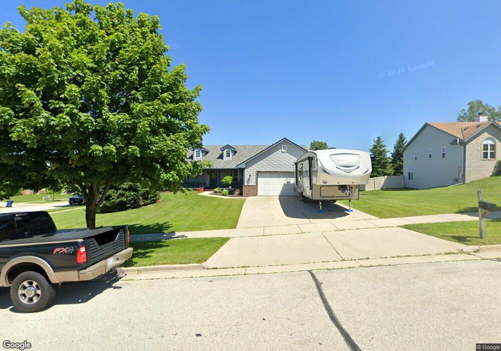 1140 Ellys Way, Slinger, WI 53086 - photo 1