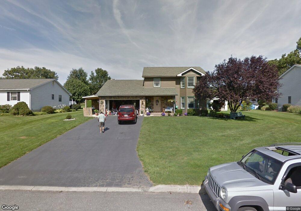 1157 Candlewood Dr, Pen Argyl, PA 18072 - photo 1