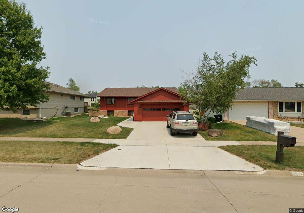 3816 Sue Ln NW, Cedar Rapids, IA 52405 - photo 1