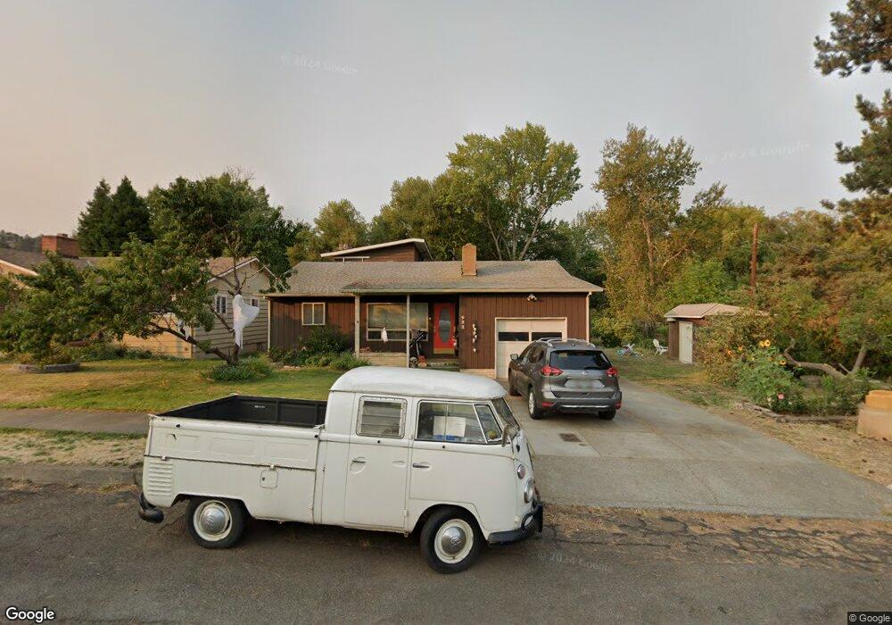 922 W 11th St, the Dalles, OR 97058 - photo 1