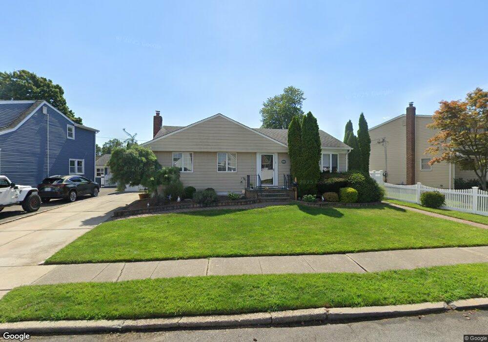 3962 Kingsberry Rd, Seaford, NY 11783 - photo 1