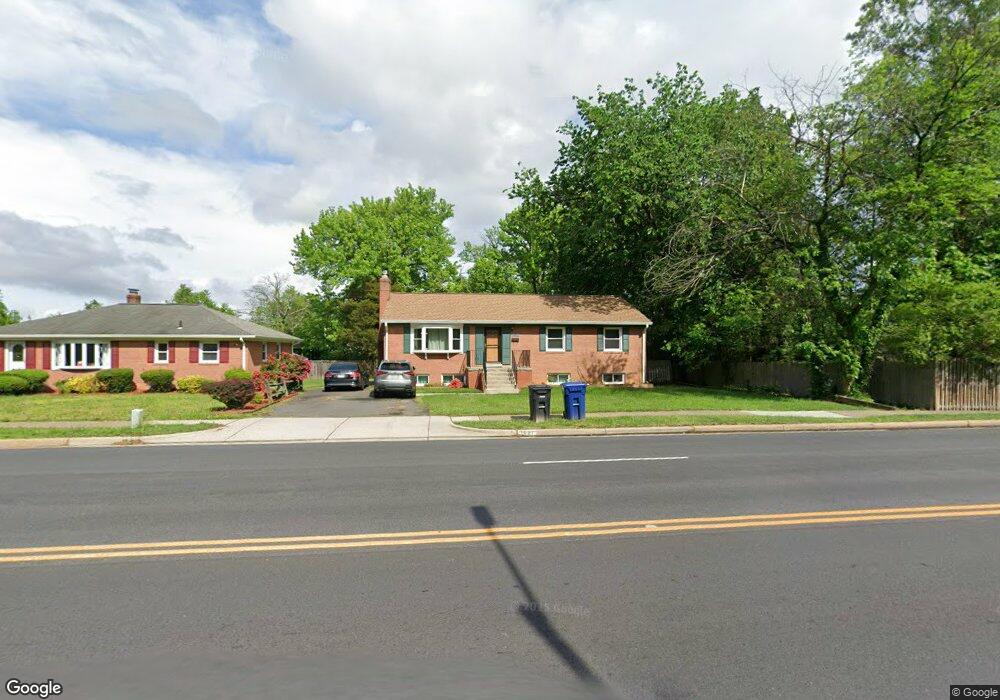 1001 N Quaker Ln, Alexandria, VA 22302 - photo 1