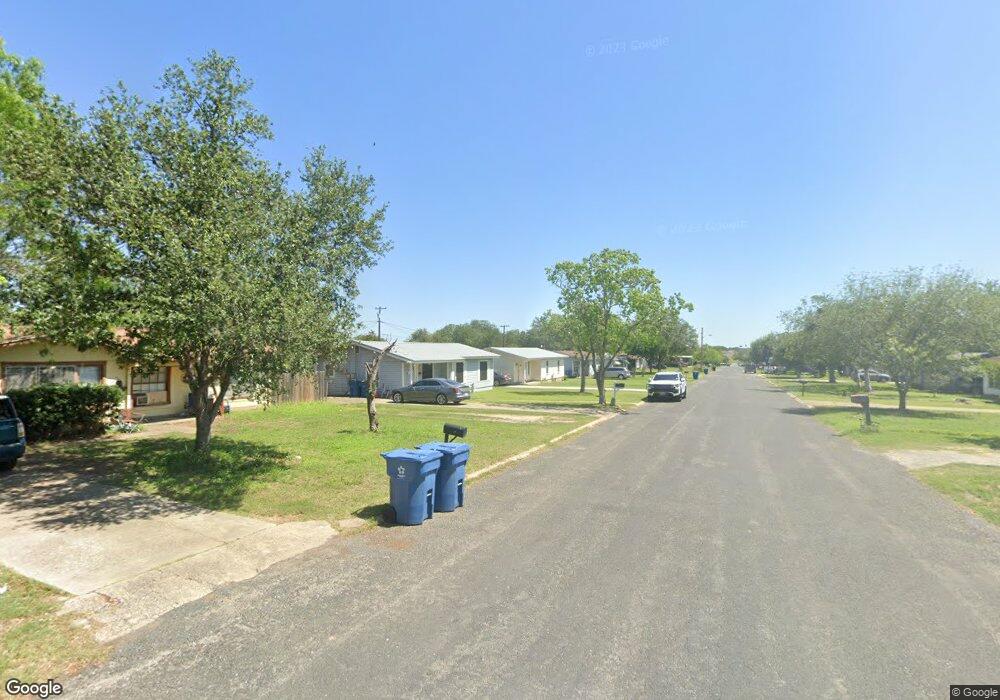 1407 E Corpus Christi St, Beeville, TX 78102 - photo 1