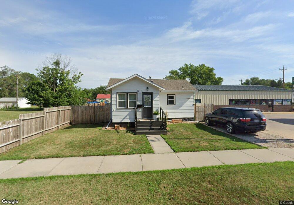 1212 E 1st Ave, Mitchell, SD 57301 - photo 1