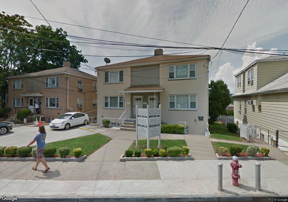 1372 Clove Rd, Staten Island, NY 10301 - photo 1