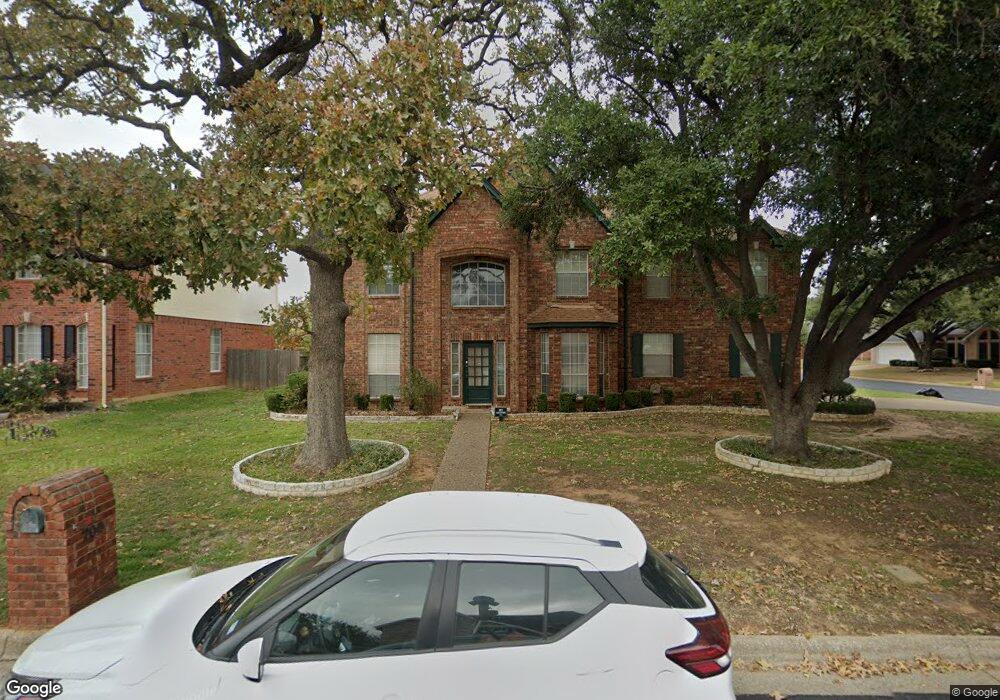 700 Crystal Ln, Hurst, TX 76054 - photo 1