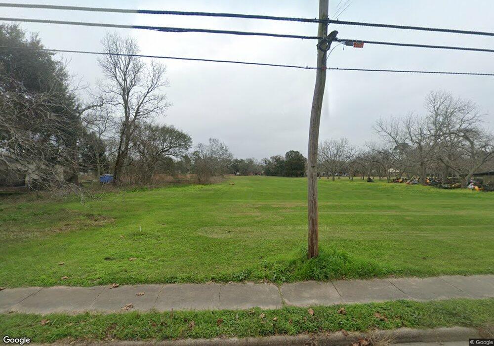 1517 W Adoue St, Alvin, TX 77511 - photo 1