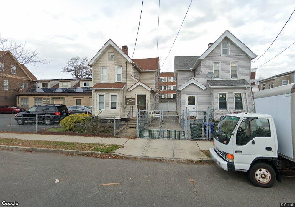 585 Maple St, Bridgeport, CT 06608 - photo 1