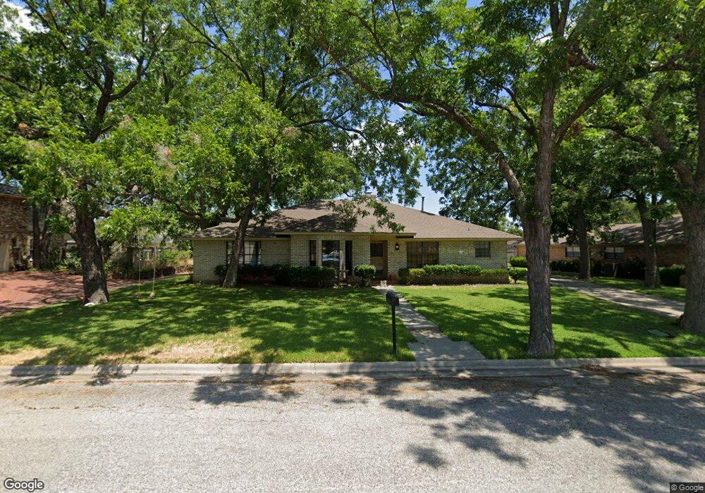 1004 Aspen Rd, Gainesville, TX 76240 - photo 1