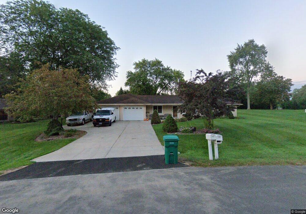 N78W15743 Longwood St, Menomonee Falls, WI 53051 - photo 1