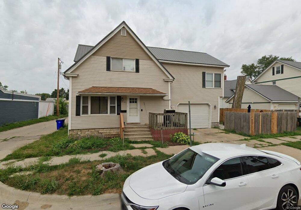 318 8th St NW, Cedar Rapids, IA 52405 - photo 1