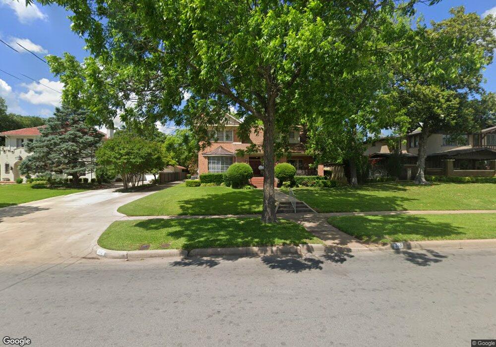 310 Prairie Ave, Cleburne, TX 76033 - photo 1