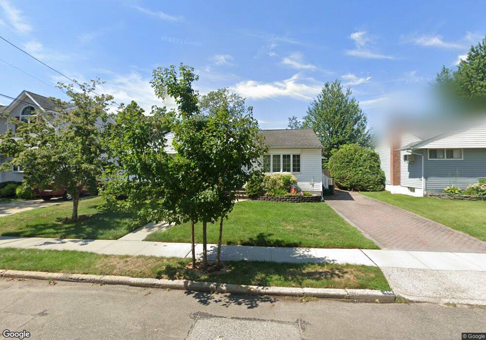 494 Arlington Dr, Seaford, NY 11783 - photo 1